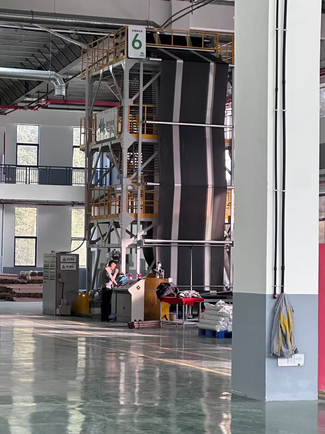 製造基地｜吹膜產線 1