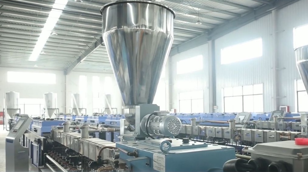 製造基地｜擠出混煉產線