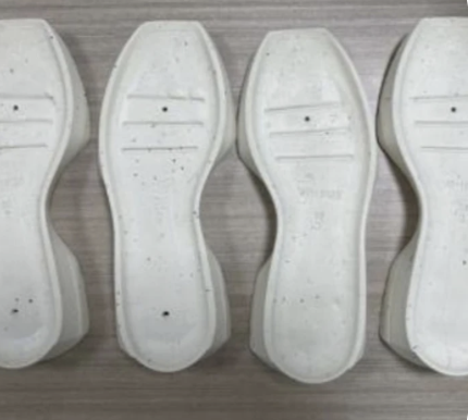 20%生物基+3%橡膠+77%EVA中底